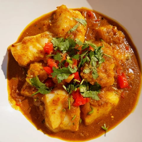 Steaming Bahraini Fish Curry served with fluffy white rice, aromatic and rich with spices.